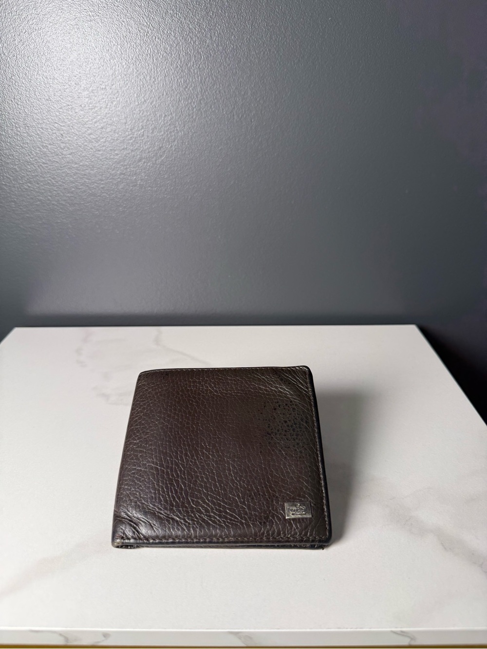 Gucci Men's Brown Leather Wallet with Discreet Logo Plaque